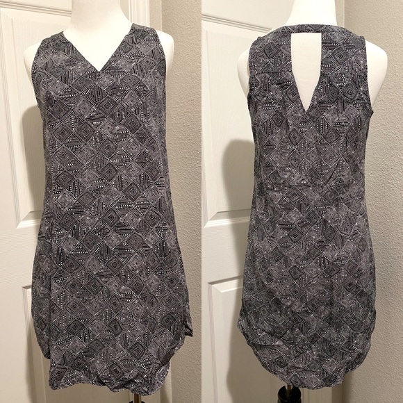 Old Navy Dresses & Skirts - Old Navy slip on dress